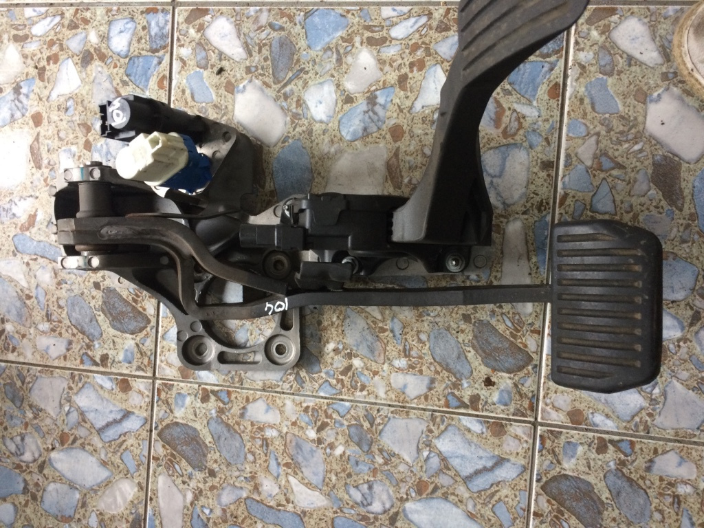 Pedala frana Ford Mondeo MK4 [2007 - 2010] Liftback 2.0 TDCi DPF AT (140 hp) MK4 (BA7) TITANIUM