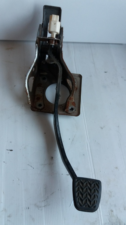 Pedala frana toyota avensis t25 2.2 d-4d d-cat 177cp 2003-2008 16094a02