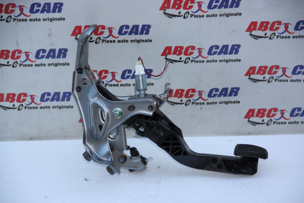 Pedala frana Toyota Yaris XP 130 model 2018