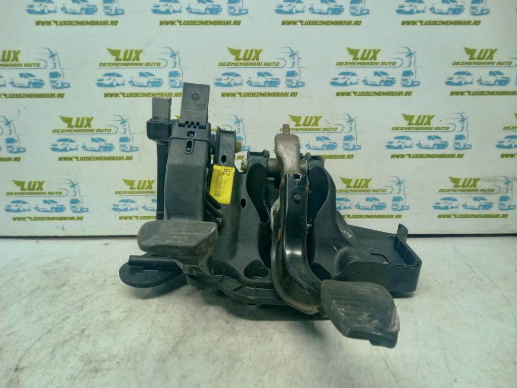 Pedalier pedale 55703354 Opel Corsa D [2006 - 2011] 1.3 cdti Z13DTJ