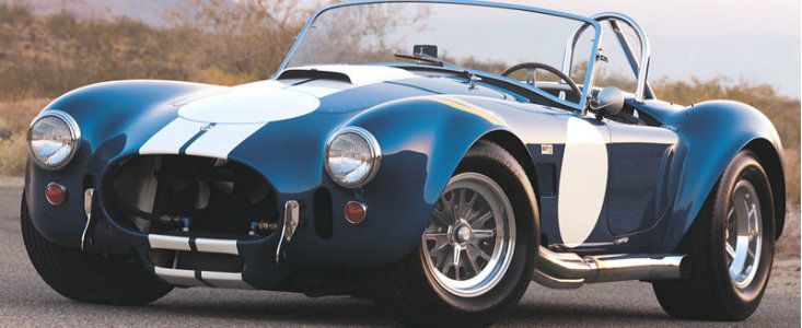 Performante actuale dintr-o masina clasica: AC Cobra pe circuitul Laguna Seca