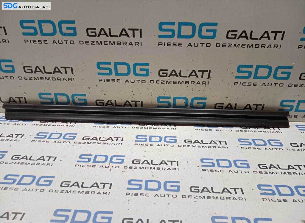 Perie Bandou pentru Geam Sticla de pe Usa Portiera Stanga Spate Skoda Octavia 3 Break Combi 2013 - 2017 Cod 5E5839479 [M5800]