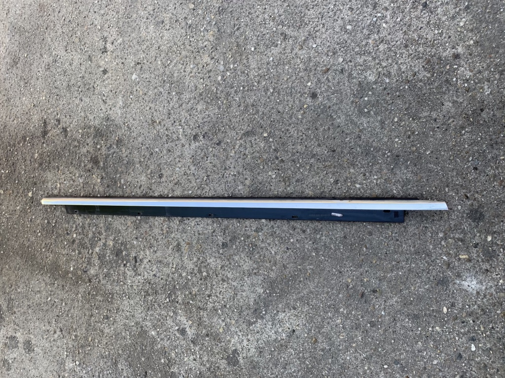 Perie exterior geam usa stanga spate Audi A8 D3/4E [2002 - 2005] Sedan 4.2 tiptronic quattro (335 hp) AUDI A8 (4E_) 10.2002 - 07.2010 A8 4.2 QUATTRO 4.2 - BFM
