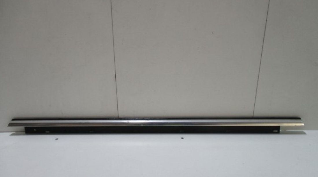 Perie geam cromat usa dreapta spate Audi A8 An 2003-2009 cod 4E0853764B