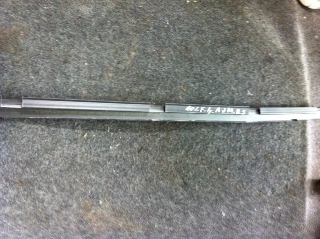 Perie interior geam dreapta spate Volkswagen VW Golf 4 [1997 - 2006] Hatchback 5-usi 1.9 TDI MT (116 hp) (1J1)