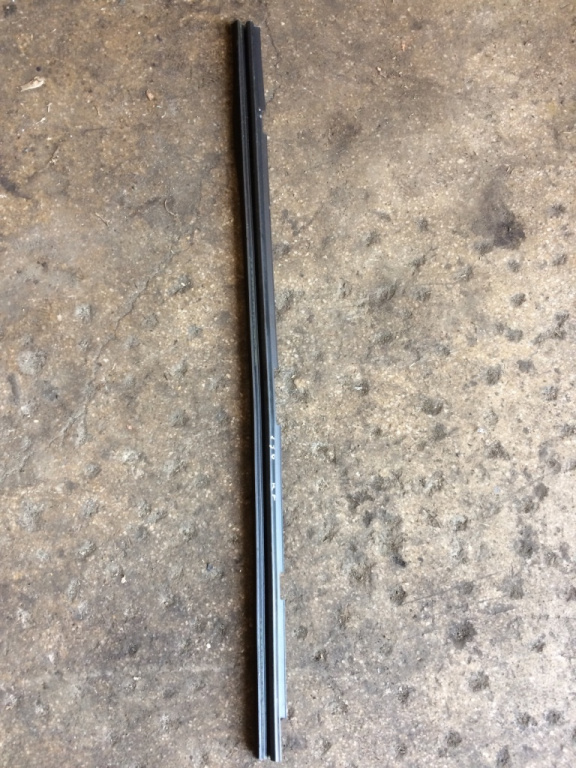 Perie interior geam fata dreapta Volkswagen VW Jetta 5 [2005 - 2011] Sedan 4-usi 2.0 TDI MT (140 hp) (1K2)