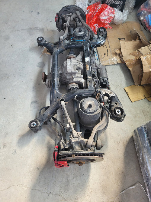 Perna aer dreapta spate Audi Q7 4L 4.2 TDI cod motor CCF transmisie automata an 2014 cod 7L8616020F