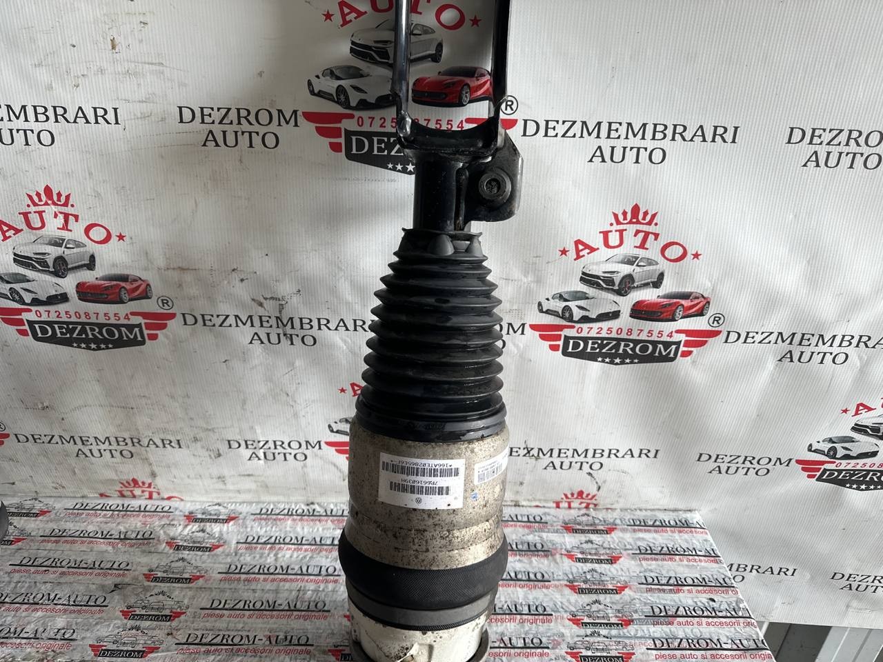 Perna aer fata stanga VW Touareg II (7P5, 7P6) 4.2 V8 FSI 360 cai cod: 7P6616039H