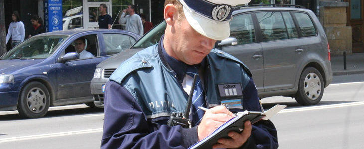 Peste 800 de soferi au fost amendati de politisti pentru ca nu au acordat prioritate pietonilor Peste 800 de soferi au fost amendati de politisti pentru ca nu au acordat prioritate pietonilor