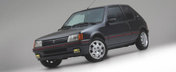 Seful Louis Vuitton l-a cumparat in 1990 ca sa se deplaseze incognito. Ce dotari nemaiintalnite are acest Peugeot 205 GTI