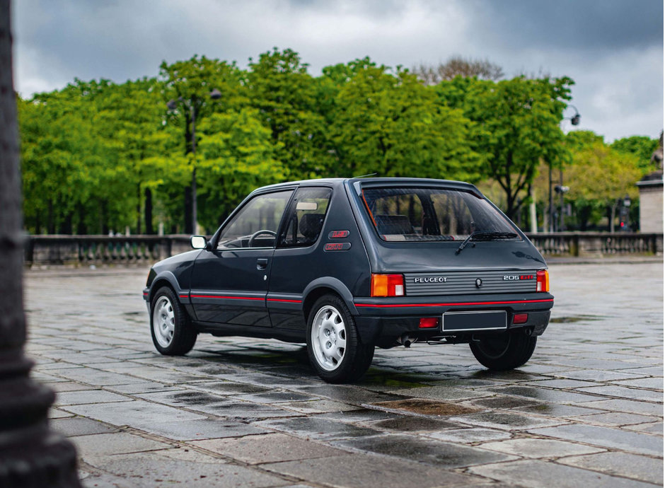 Peugeot 205 GTI cu 6.928 kilometri la bord