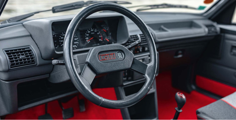 Peugeot 205 GTI cu 6.928 kilometri la bord