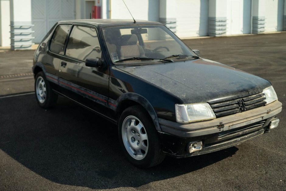 Peugeot 205 GTi restaurat