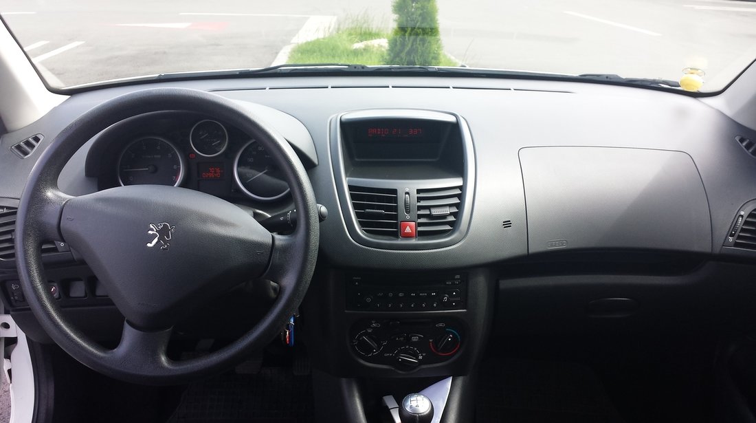 Peugeot 206 plus 1.4 2011