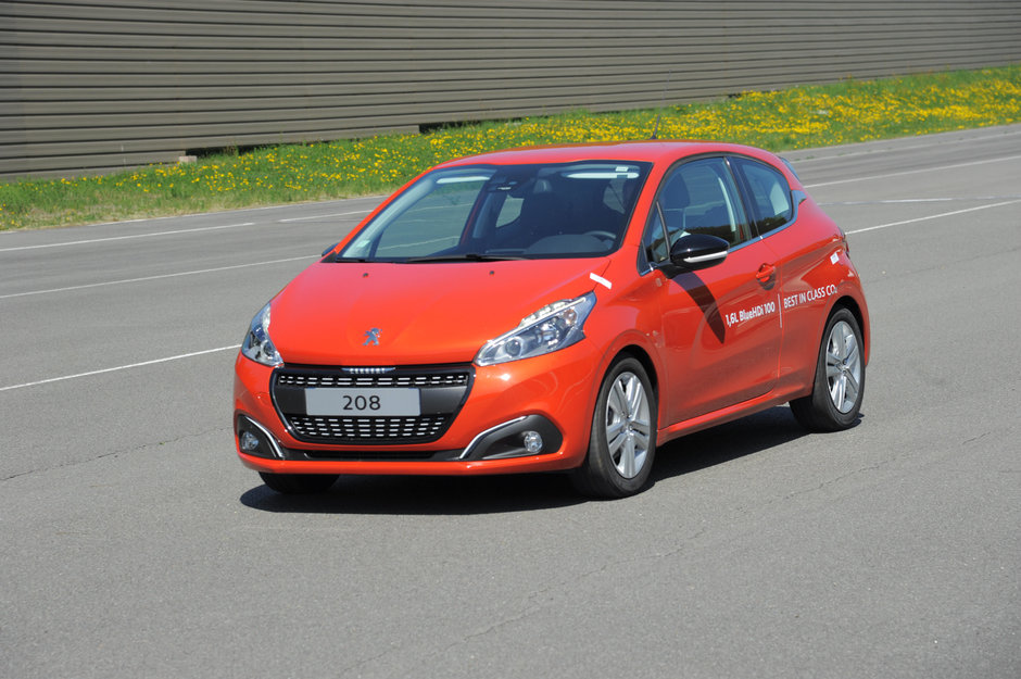 Peugeot 208 BlueHDi reuseste un consum demn de record: 2.0l/100 km