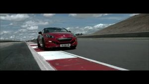 Peugeot RCZ R se promoveaza pe circuit