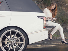 Pictorial cu un Range Rover modificat si un model feminin