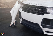 Pictorial cu un Range Rover modificat si un model feminin