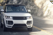 Pictorial cu un Range Rover modificat si un model feminin