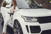 Pictorial cu un Range Rover modificat si un model feminin