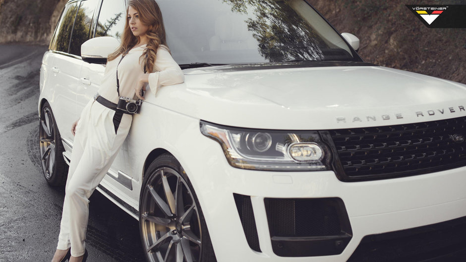 Pictorial cu un Range Rover modificat si un model feminin