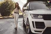 Pictorial cu un Range Rover modificat si un model feminin