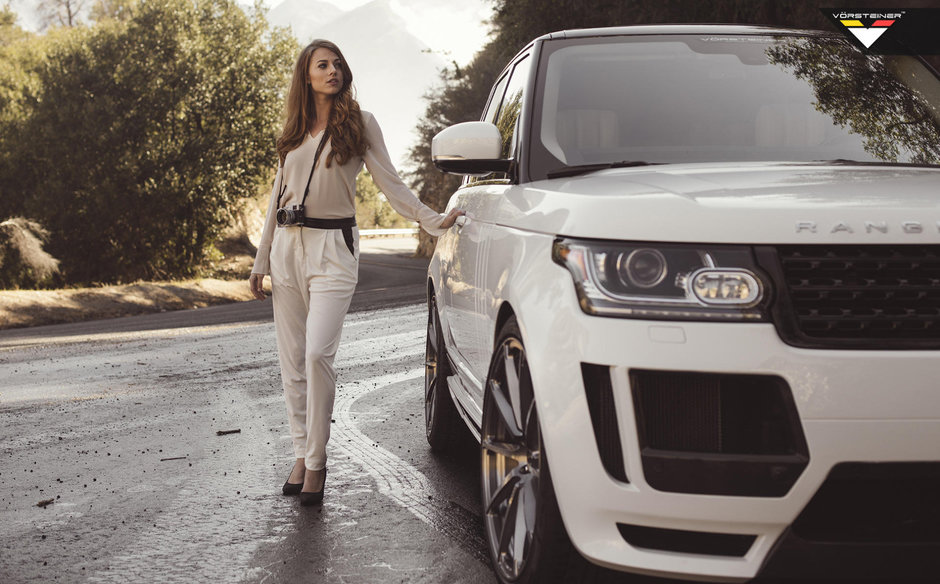 Pictorial cu un Range Rover modificat si un model feminin