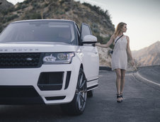 Pictorial cu un Range Rover modificat si un model feminin