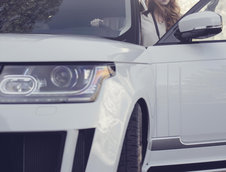 Pictorial cu un Range Rover modificat si un model feminin