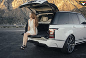 Pictorial cu un Range Rover modificat si un model feminin