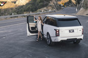 Pictorial cu un Range Rover modificat si un model feminin