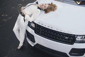 Pictorial cu un Range Rover modificat si un model feminin