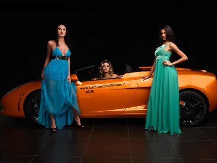 Pictorial: Lambo intalneste fetele la Milano Pictorial: Lambo intalneste fetele la Milano