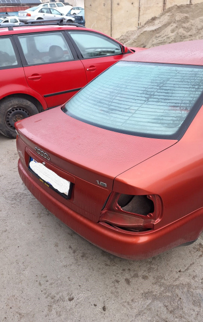 Piese Audi A4 B5 [1994 - 1999] Sedan 1.6 MT (101 hp) COD CULOARE Y3Z