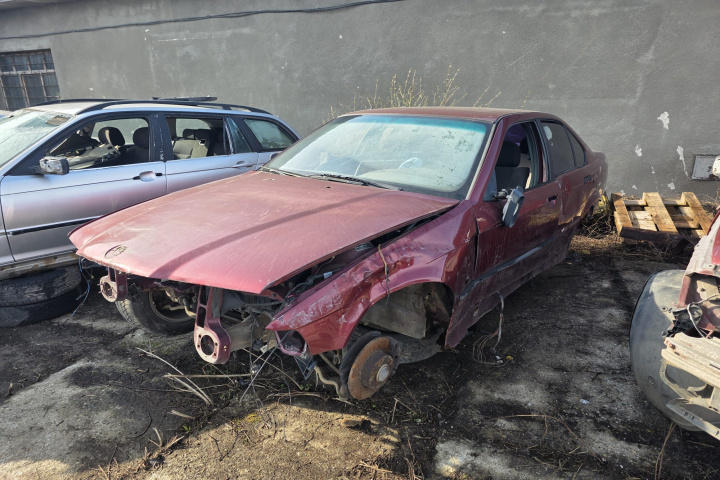Piese BMW Seria 3 E36 [1990 - 2000] Sedan 318i MT (113 hp)