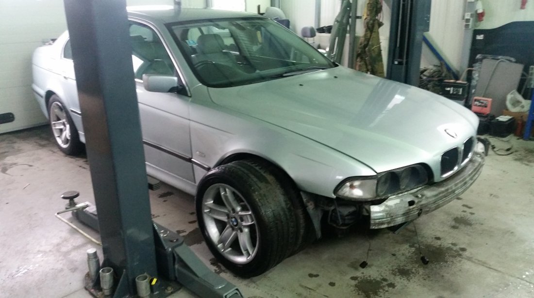 Piese dezmembrari bmw seria 5,e39,528i,an 2000 cutie manauala,piele,volan M,jenti 17,cui remorca.