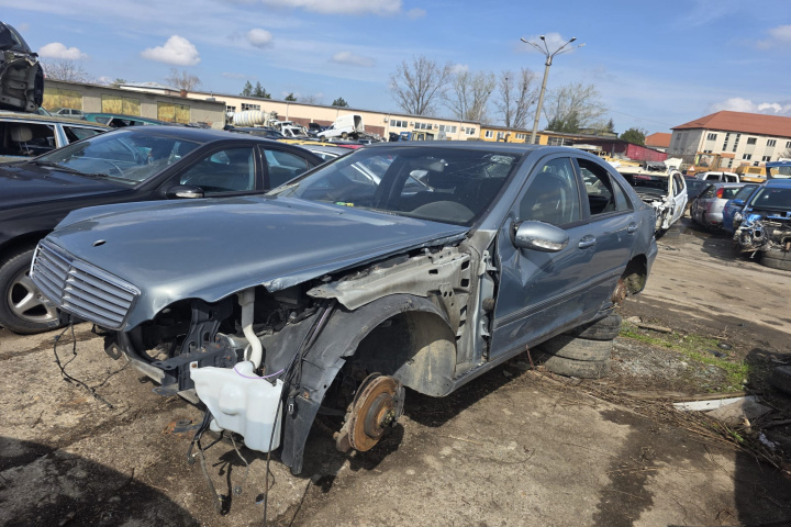 Piese Mercedes-Benz C-Class W203/S203/CL203 [2000 - 2004] Sedan 4-usi C220 CDI MT (136 hp)