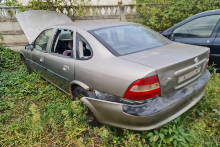 Piese Opel Vectra B [1995 - 1999] Sedan 4-usi 1.7 TD MT (82 hp)