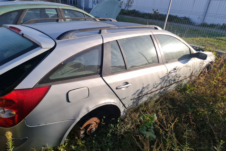 Piese Renault Laguna 2 [2001 - 2005] Grandtour wagon 1.6 MT (110 hp)