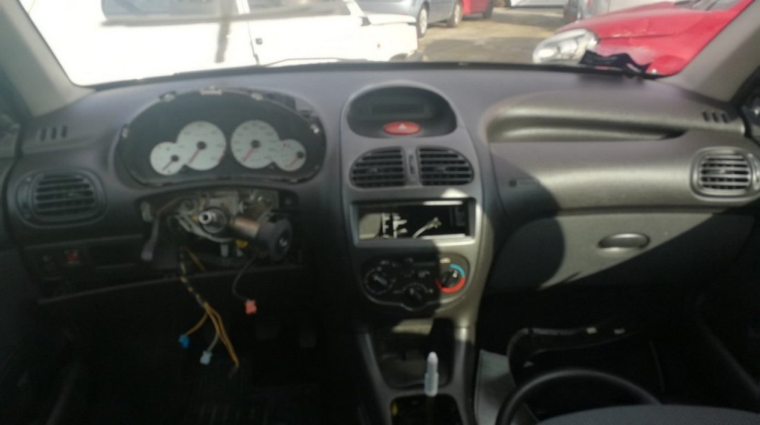 Piese second-hand pentru Peugeot 206