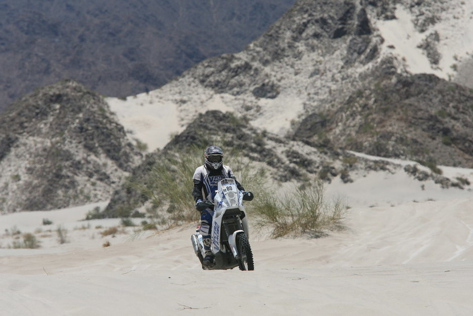 Pilotii romani de la Dakar au trecut de la -3 grade la +41 de grade Celsius!