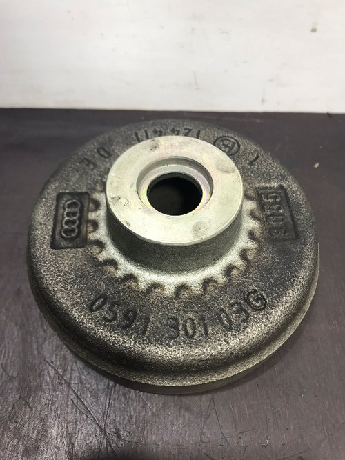 Pinion pompa injectie Audi A6 C6 3.0 TDI 059130103G