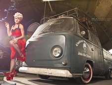 Pinup de vara cu Volkswagen by Victor Carapcea