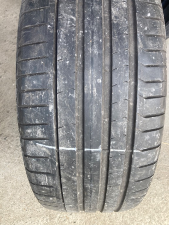 Pirelli 255 / 40 R21 Dot 2019
