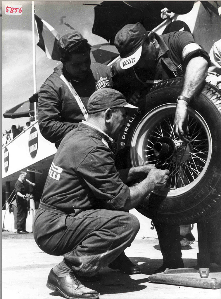 Pirelli a terminat testele pentru anvelopele destinate Formula 1, sezonul 2011 Pirelli a terminat testele pentru anvelopele destinate Formula 1, sezonul 2011