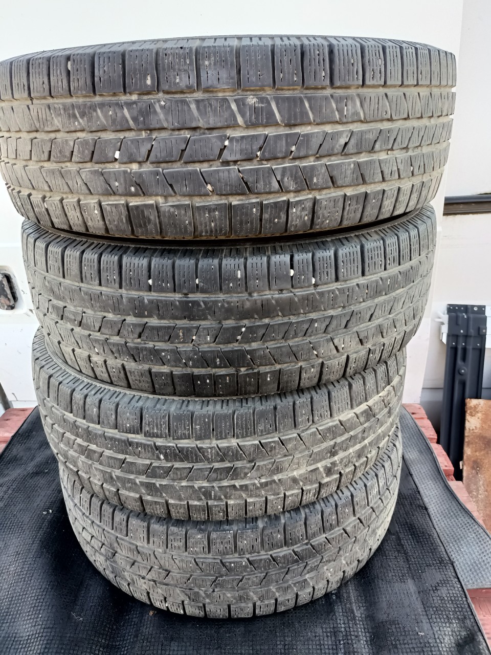 Pirelli scorpion iarna 225.65.17. An 2012.