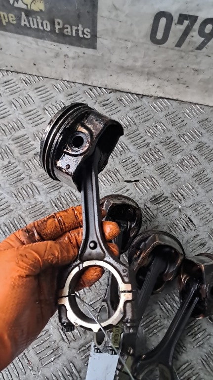 Piston + biela Hyundai I30 1.6 GDI G4FD an 2016