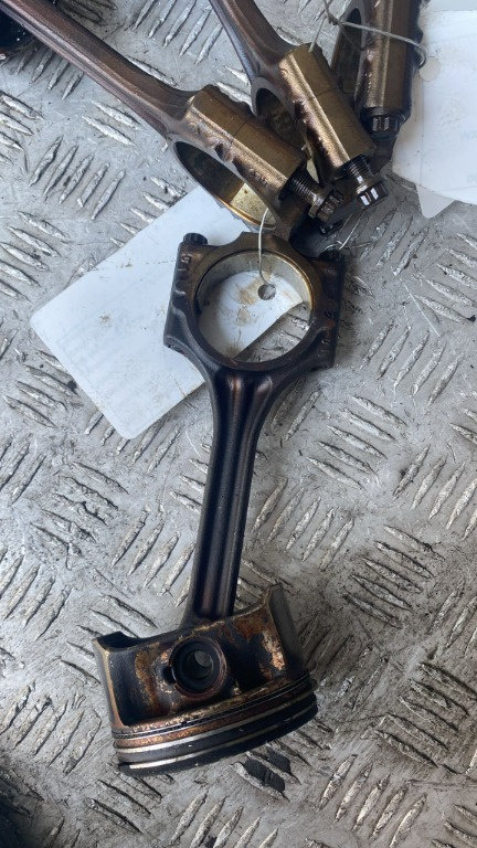 Piston + biela Skoda Fabia 2 1.4 16V BXW an 2008