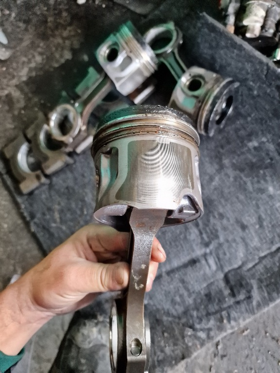 Piston complet cu Biela Ford Transit 2.4TDCI JXFA 2010