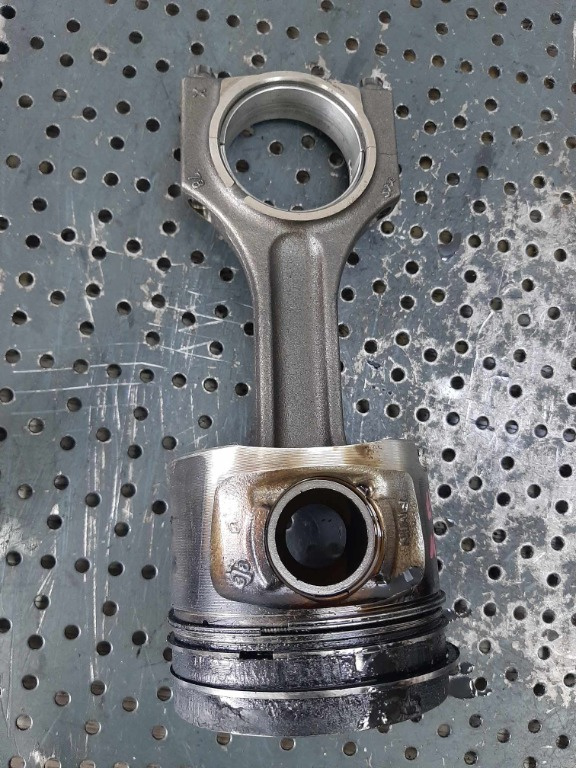 Piston cu biela 2.0 d n47d20c bmw seria 1 e81 e87 seria 3 e90 e91